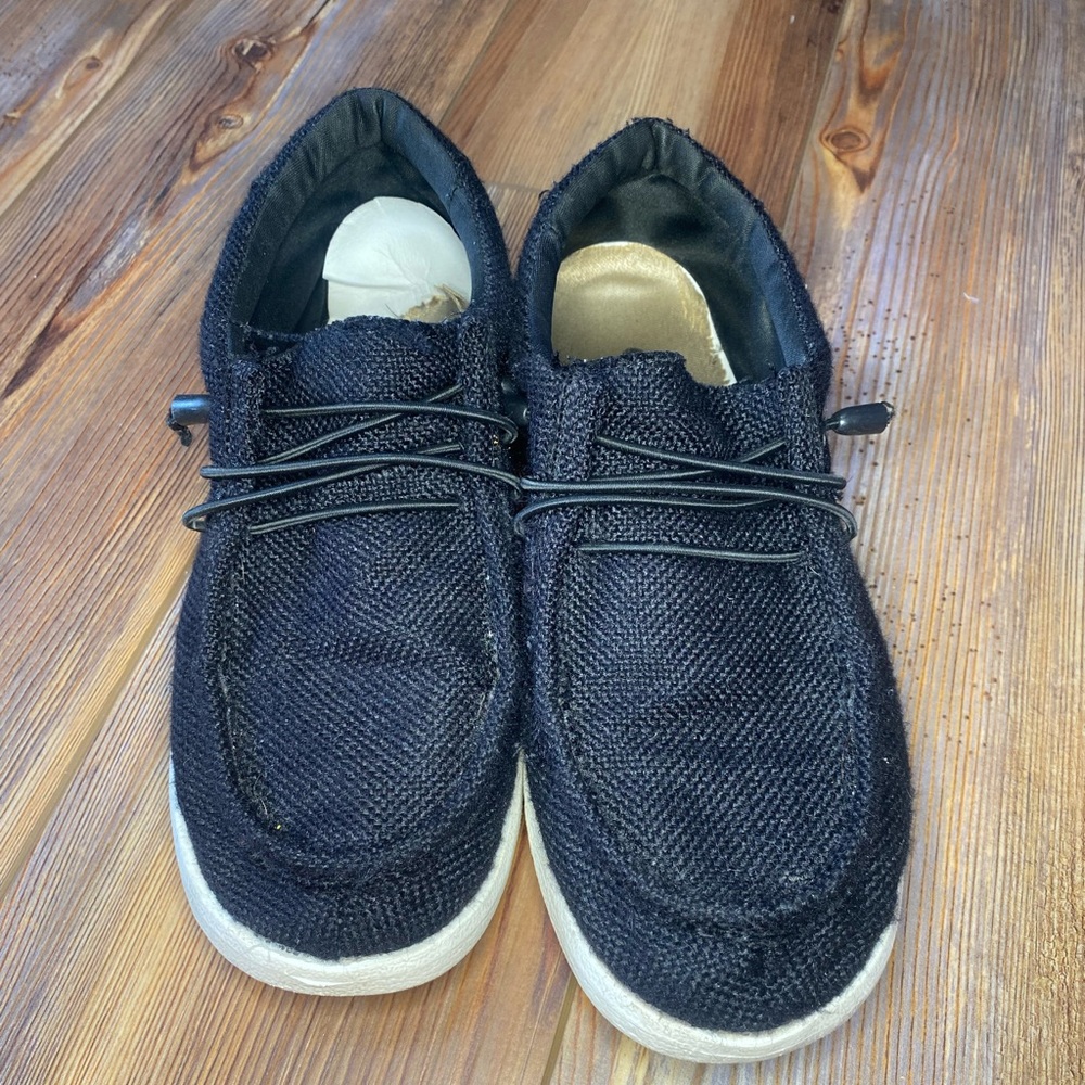 Outwoods Women’s Black Slip Ons // Size 8 // Black